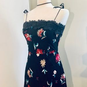NWT BB Dakota Floral Embroidered Dress